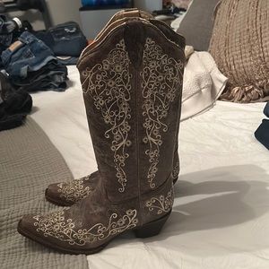 Women’s never worn coral boots